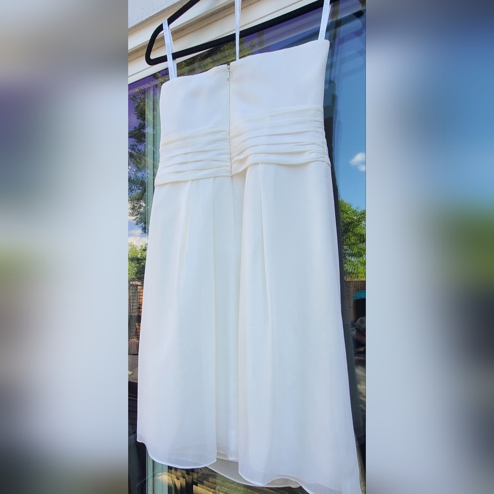 David's Bridal White Crinkle Chiffon Wedding Dress – Size 2 - Picture 12 of 17